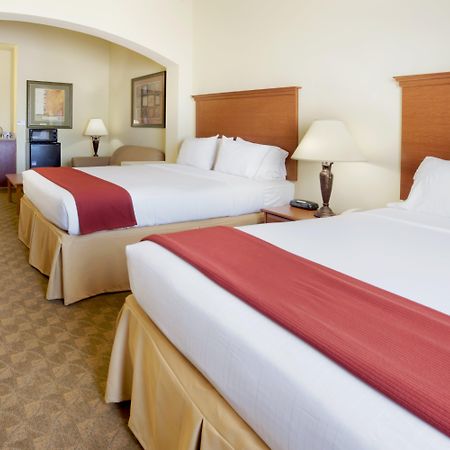 Holiday Inn Express Hotel & Suites Zapata By Ihg Exteriör bild