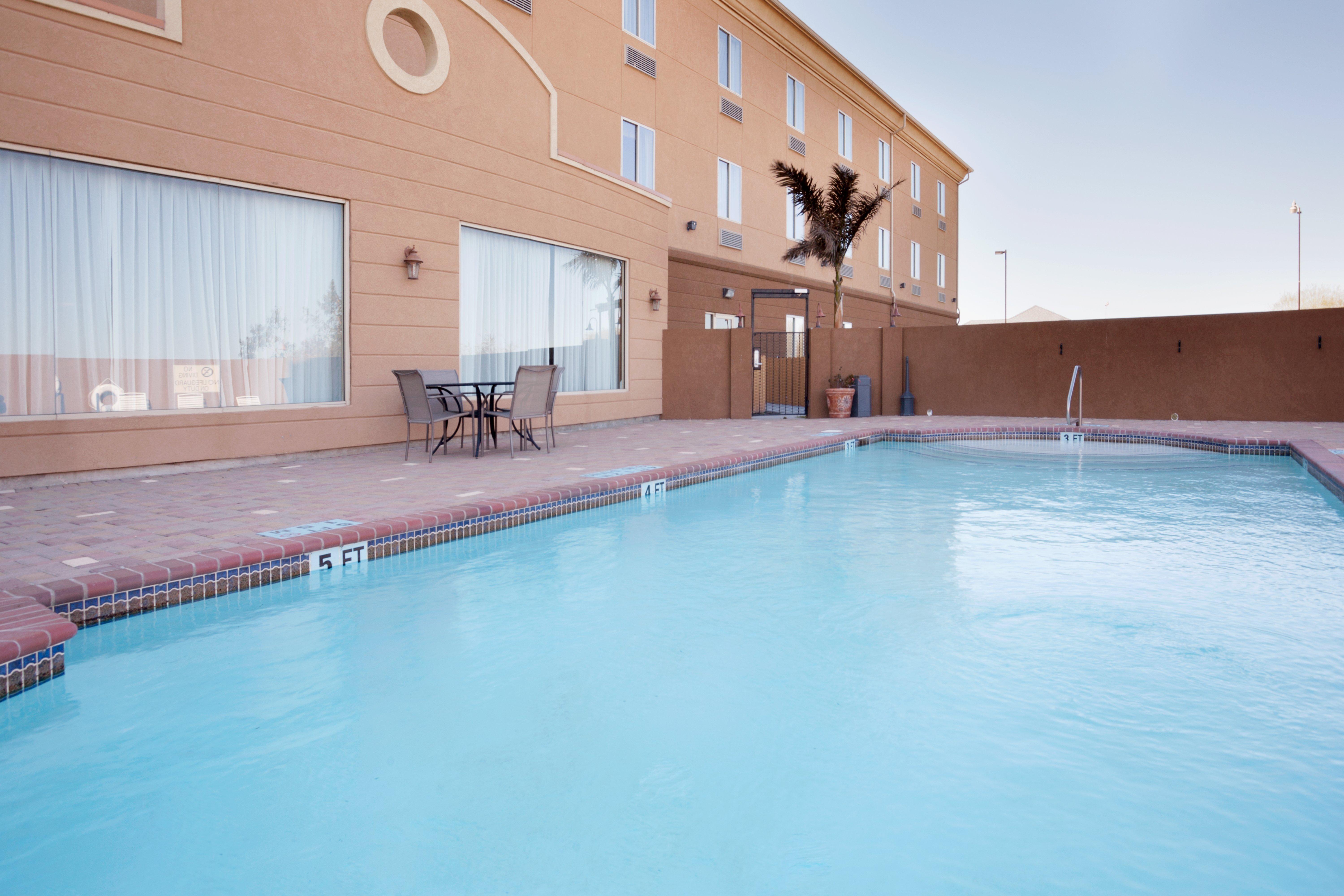 Holiday Inn Express Hotel & Suites Zapata By Ihg Exteriör bild