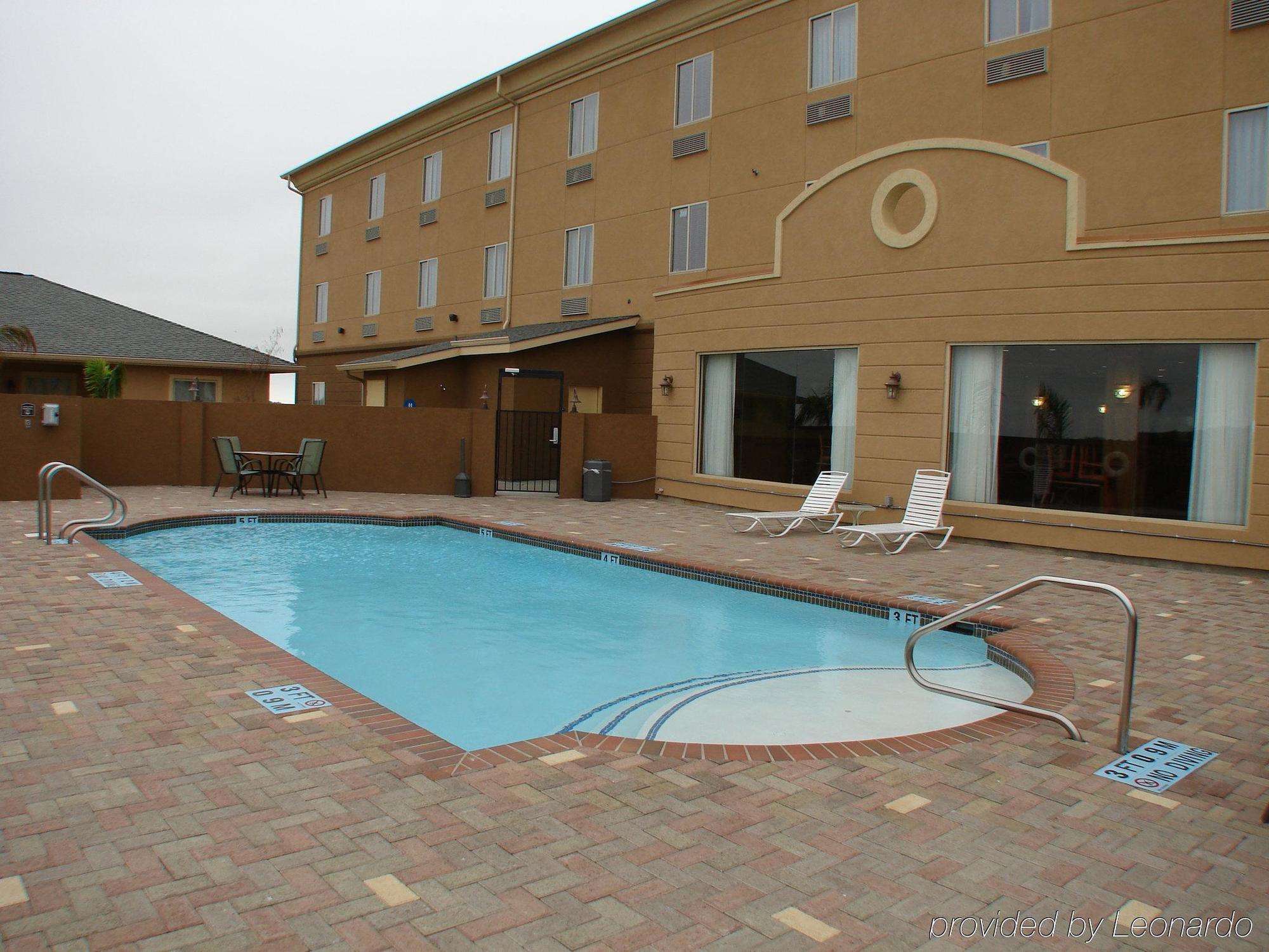 Holiday Inn Express Hotel & Suites Zapata By Ihg Exteriör bild